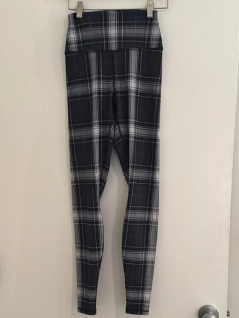 ALO Yoga High-Waist Vapor Legacy Plaid leggings Size M Full Length